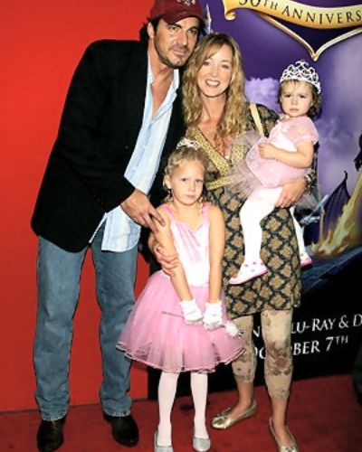 Picture of Thorsten Kaye with his wife Susan Haskell and daughters McKenna Kaye, Marlowe Kaye.